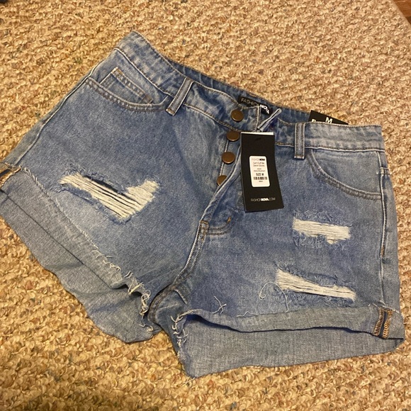 Fashion Nova, size 5, denim short - Picture 1 of 3